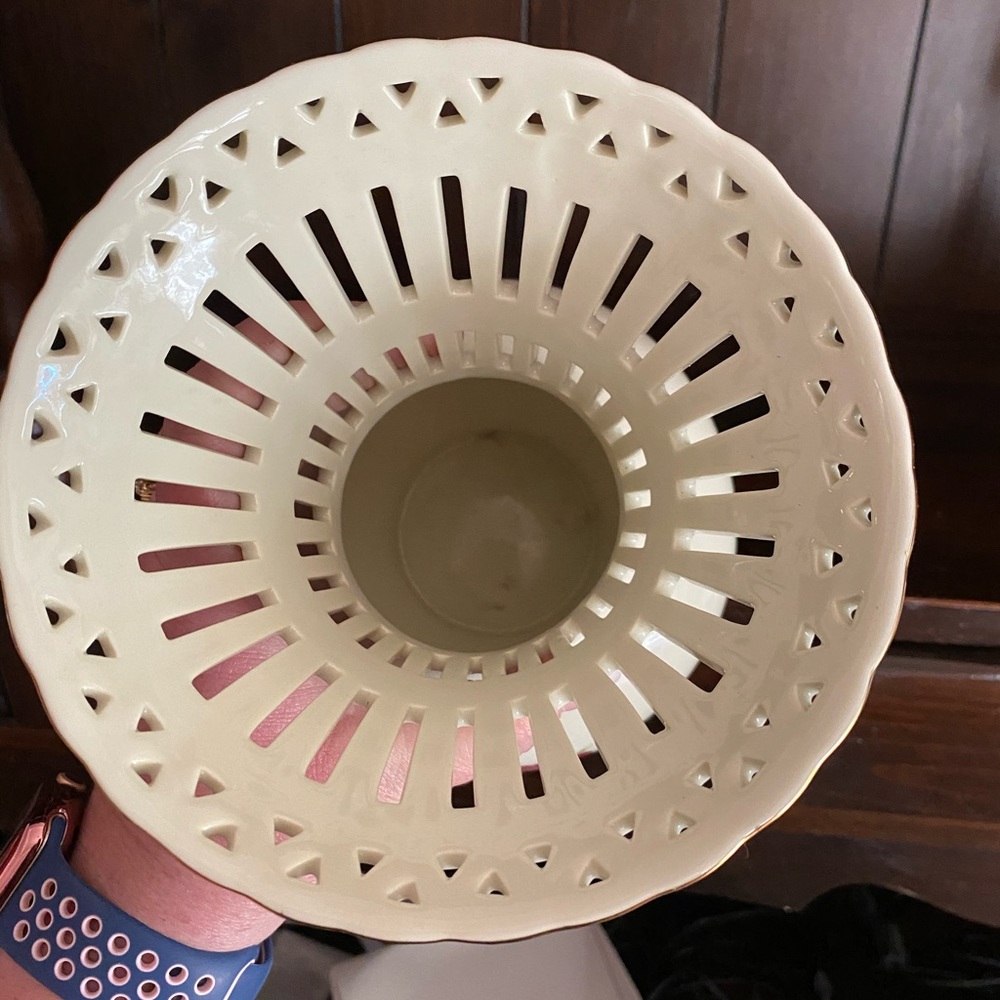 Floral vase - Picture 2 of 3
